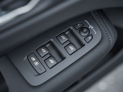 New 2026 Volvo XC60 B5 Plus w/ Protection Package Premier image 37