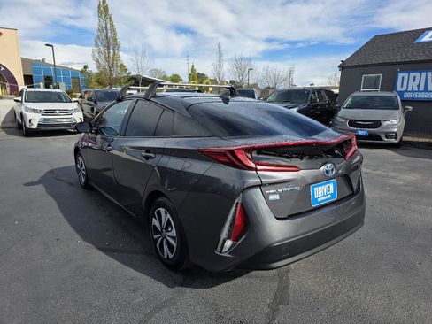 Used 2018 Toyota Prius Prime Premium image 7