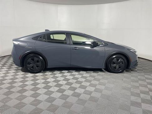 Used 2024 Toyota Prius Prime FWD image 9