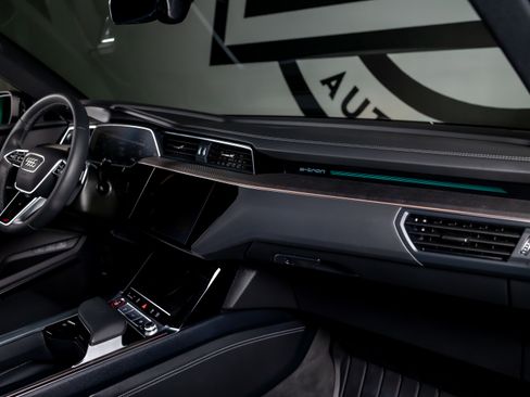 Used 2024 Audi Q8 e-tron Prestige image 24