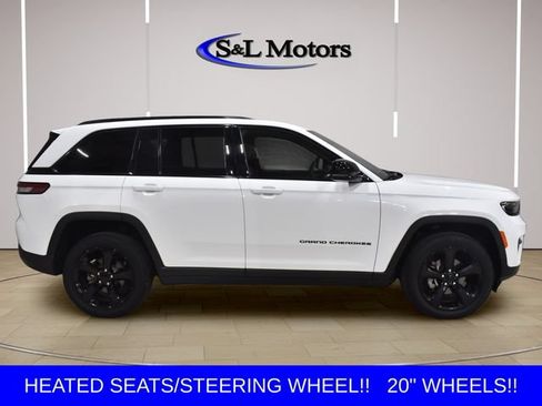 Used 2023 Jeep Grand Cherokee Altitude AWD/4WD image 9