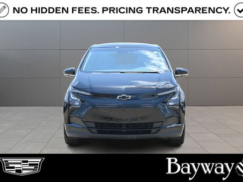 Used 2023 Chevrolet Bolt LT w/ Infotainment Package FWD image 2