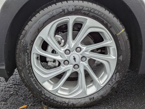 New 2027 Chevrolet Bolt LT w/ Comfort Package FWD image 31