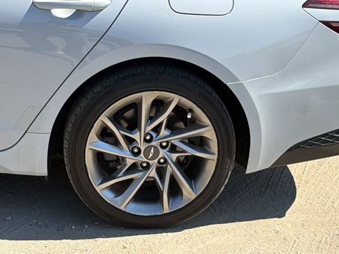 Used 2022 Genesis G70 2.0T image 12