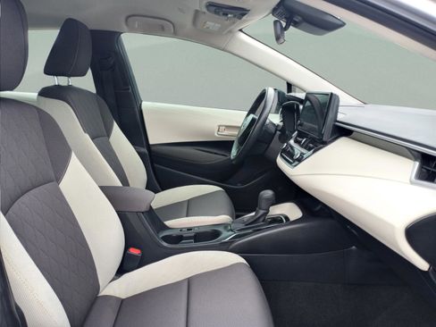 Used 2025 Toyota Corolla LE w/ Convenience Package image 38