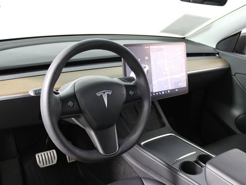 Used 2022 Tesla Model Y Performance image 27
