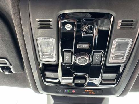 Used 2025 Cadillac Escalade ESV Sport Platinum AWD/4WD image 25