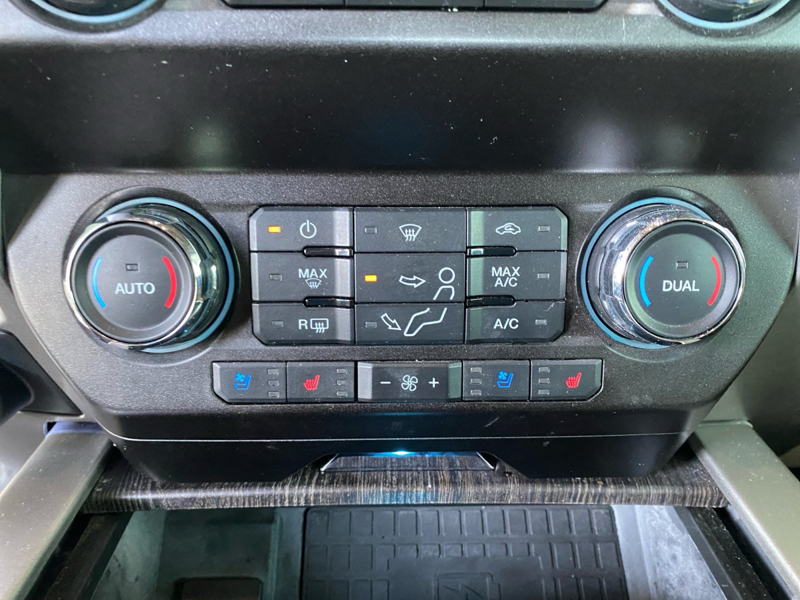 Used 2020 Ford F250 Lariat w/ Lariat Ultimate Package AWD/4WD image 17