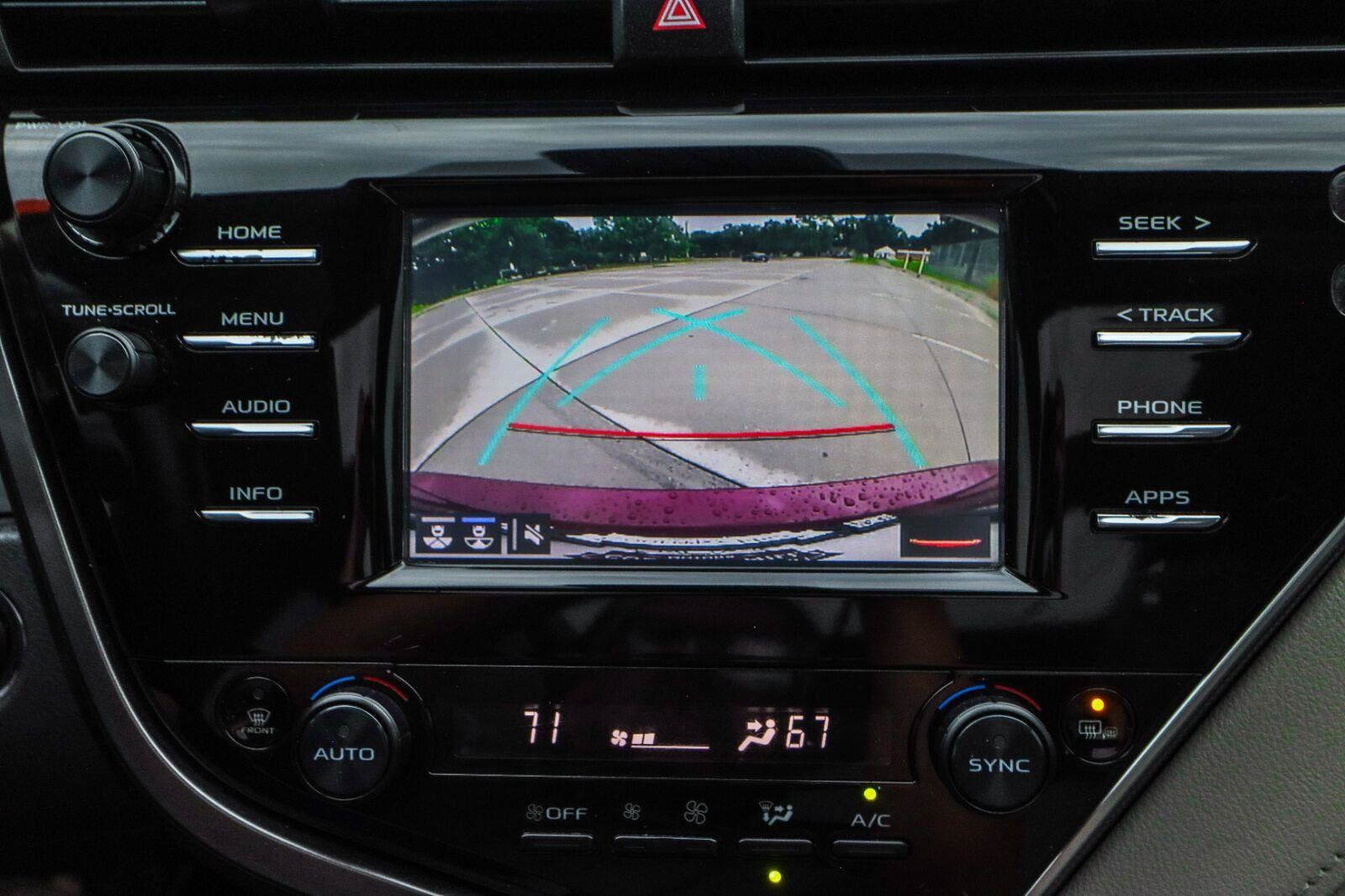 Used 2018 Toyota Camry XSE FWD image 8