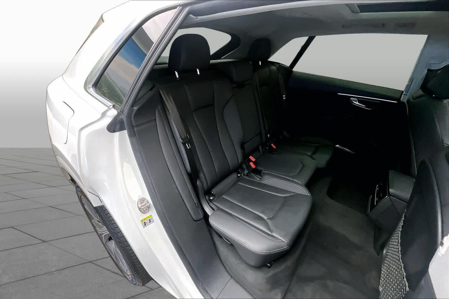 Used 2023 Audi Q8 Premium Plus AWD/4WD image 19