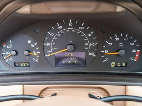 Used 2001 Mercedes-Benz E 320 4MATIC Sedan image 21