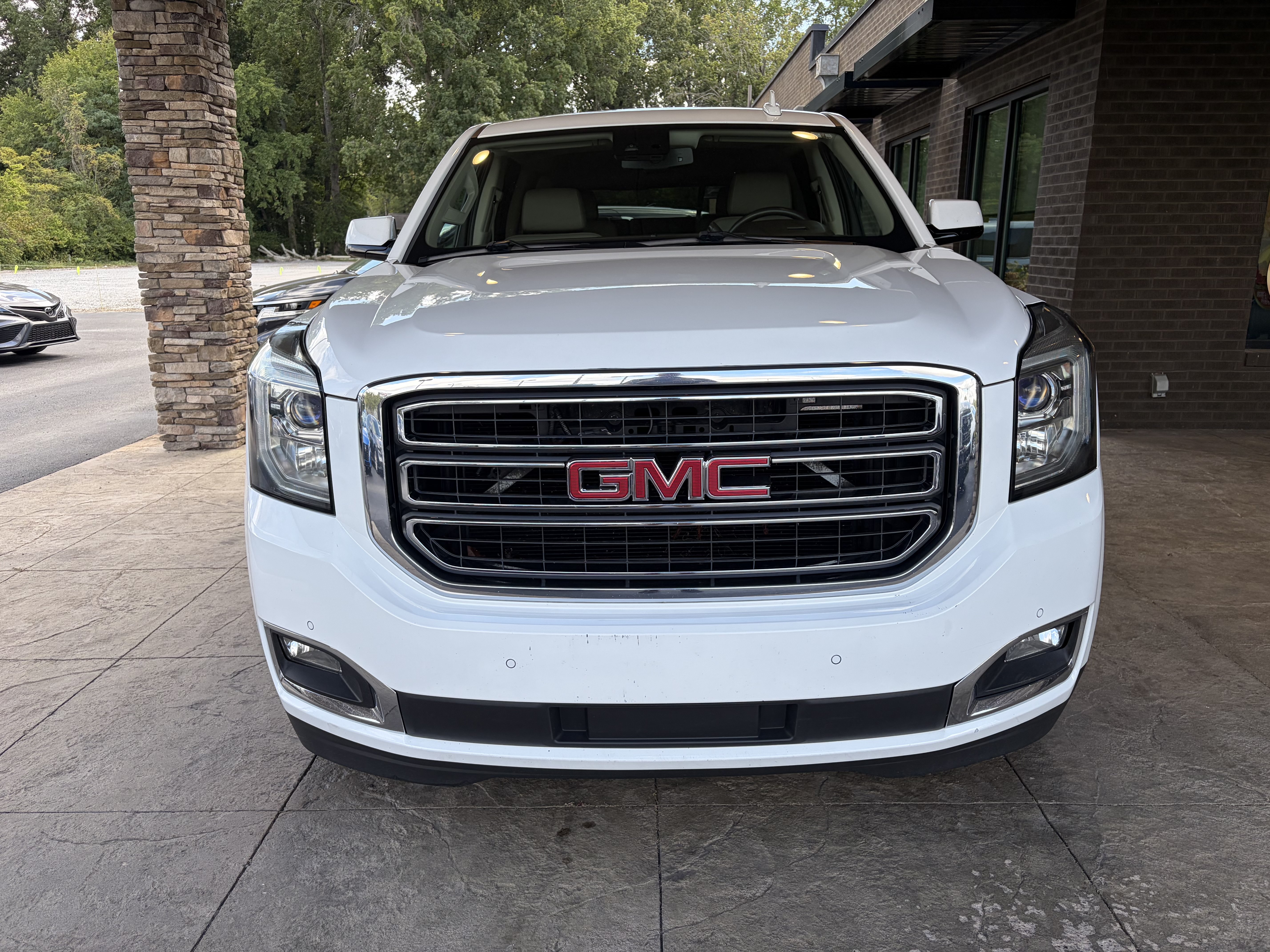 Used 2016 GMC Yukon SLT w/ Open Road Package AWD/4WD image 3