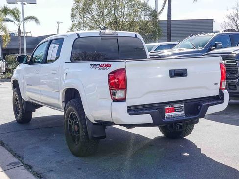 Used 2017 Toyota Tacoma TRD Sport w/ Tow Package (A/T) image 6