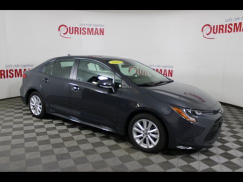 Used 2025 Toyota Corolla LE w/ LE Premium Package FWD image 10