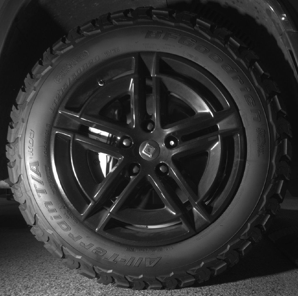 Used 2025 Rivian R1S Adventure Dual AWD/4WD image 11