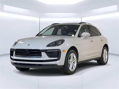 Used 2025 Porsche Macan image 1