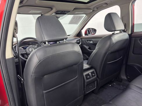 Used 2022 Nissan Rogue SV w/ SV Premium Package image 31