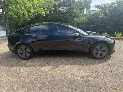 Used 2023 Tesla Model 3 Standard Range RWD image 2