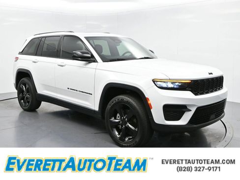 Used 2023 Jeep Grand Cherokee Altitude AWD/4WD image 1