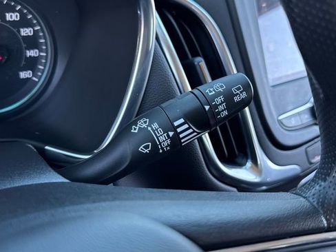 Used 2022 Chevrolet Equinox LT w/ LPO, Cargo Package image 17