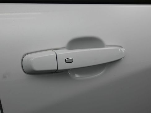 Used 2023 Chevrolet Equinox LS w/ Sport Edition image 35