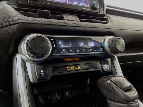 Used 2021 Toyota RAV4 LE image 16