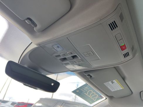 Used 2022 Volkswagen Taos SE w/ Panoramic Sunroof Package image 23