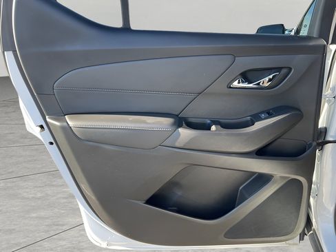 Used 2023 Chevrolet Traverse LT w/ Midnight/Sport Edition image 28