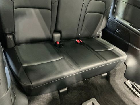 Used 2024 Nissan Pathfinder SL AWD/4WD image 21