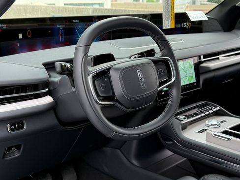 New 2026 Lincoln Navigator L Reserve AWD/4WD image 22