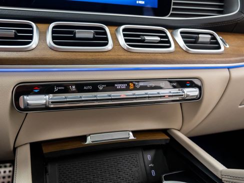 Certified 2025 Mercedes-Benz GLS 450 4MATIC image 27