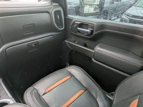 Used 2022 GMC Sierra 2500 AT4 w/ AT4 Premium Plus Package AWD/4WD image 18
