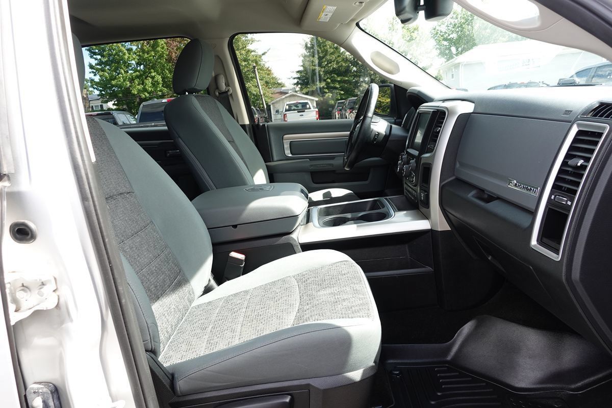 Used 2017 RAM 1500 Big Horn AWD/4WD image 40