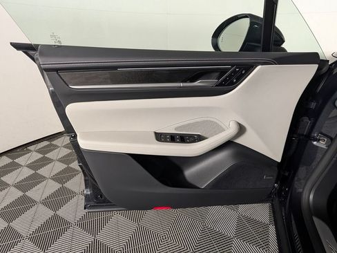 New 2026 Porsche Macan 4S Electric AWD/4WD image 25