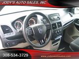 Used 2016 Dodge Grand Caravan SE image 2