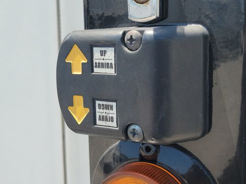 Used 2024 Isuzu NPR RWD image 19