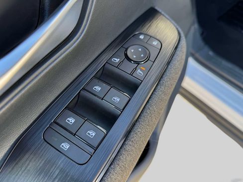 Certified 2025 Nissan Kicks SV FWD image 17