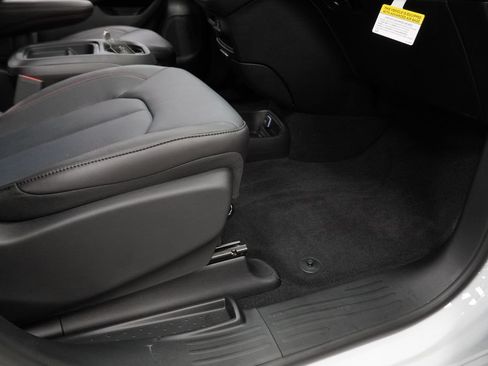 New 2027 Chrysler Pacifica Select AWD/4WD image 36