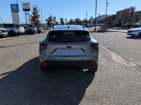 New 2026 Chevrolet Trax RS w/ Sunroof Package image 18