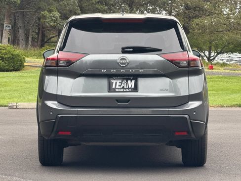 Used 2025 Nissan Rogue SV AWD/4WD image 5