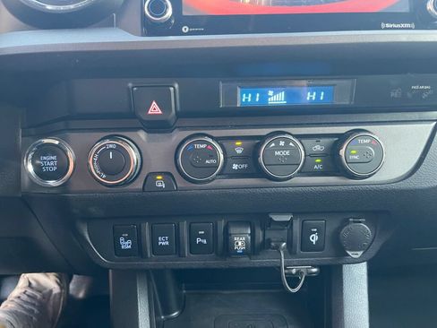 Used 2021 Toyota Tacoma TRD Off-Road w/ Technology Package AWD/4WD image 12