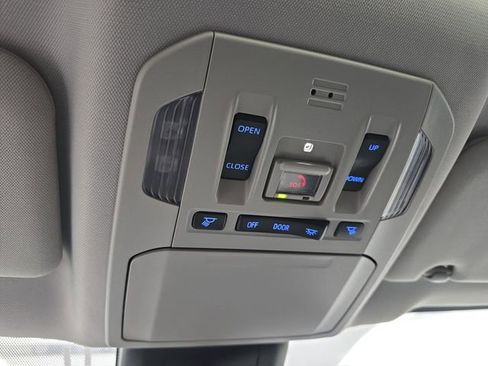 Used 2021 Toyota Highlander XLE image 41