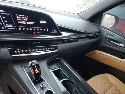 Used 2023 Cadillac Escalade ESV Premium Luxury AWD/4WD image 27