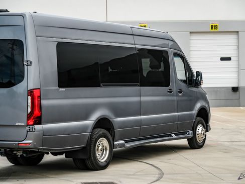 Used 2023 Mercedes-Benz Sprinter 3500 image 18
