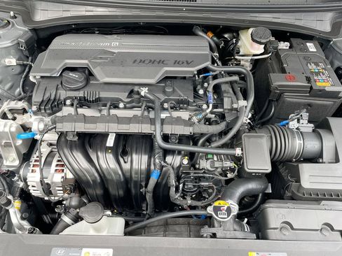 New 2025 Hyundai Elantra Limited image 51