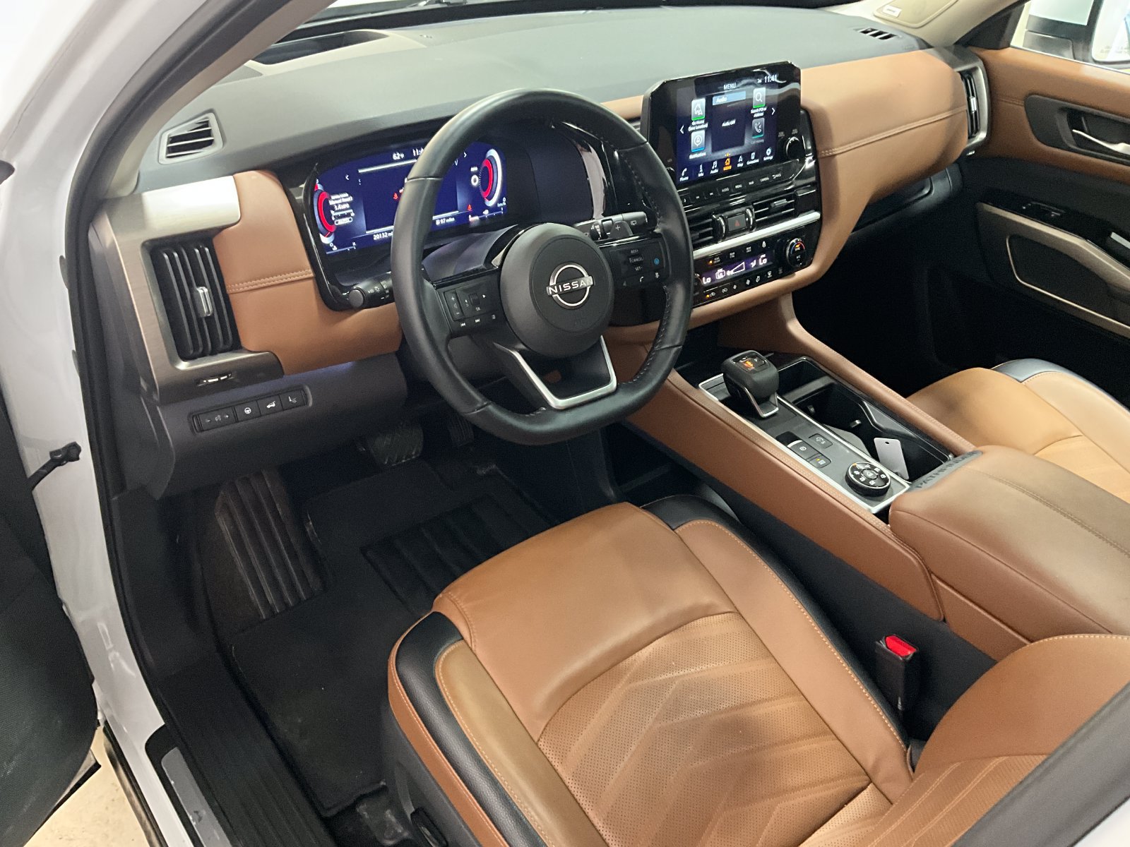 Used 2025 Nissan Pathfinder Platinum w/ Cargo Package AWD/4WD image 14