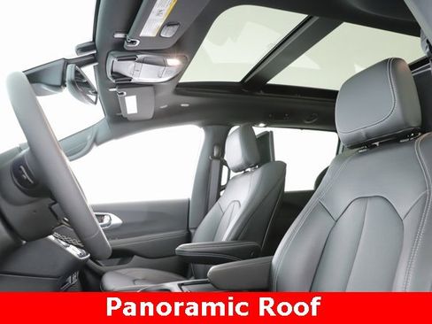 New 2026 Chrysler Pacifica Select image 24