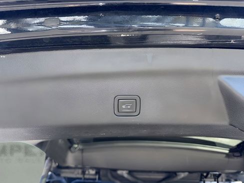 Used 2024 Chevrolet Tahoe Premier RWD image 34