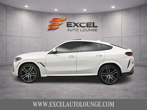 Used 2022 BMW X6 xDrive40i w/ M Sport Package image 3