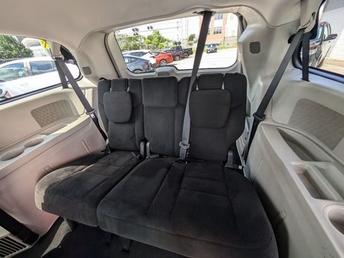 Used 2016 Dodge Grand Caravan SXT FWD image 19